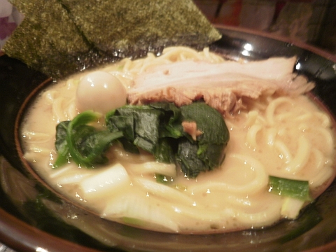 濃厚とんこつ醤油ラーメン