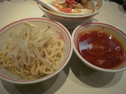 蒙古タンメン中本の半冷し味噌ラーメン