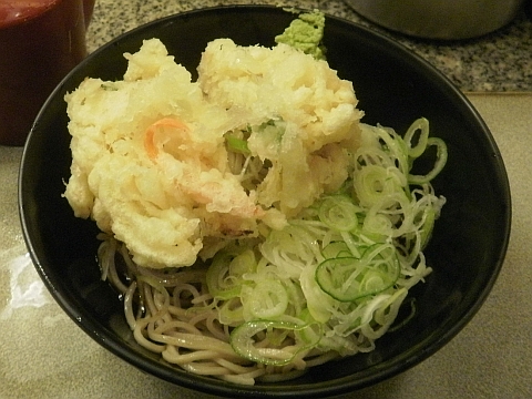 かめやの冷やし天ぷらそばネギ多め