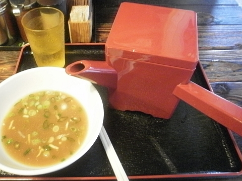 うだつ食堂のネギもやしつけ麺の割りスープ