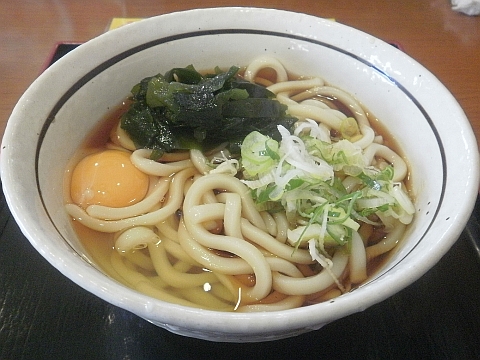 冷やしたぬきうどん(あげ玉なし)+生玉子