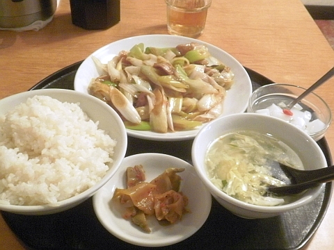 東北餃子房の日替りＡ定食(豚肉とネギ炒め)