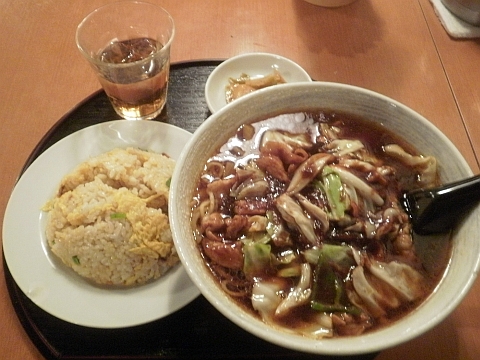 東北餃子房の日替りＢ定食(回鍋肉麺)