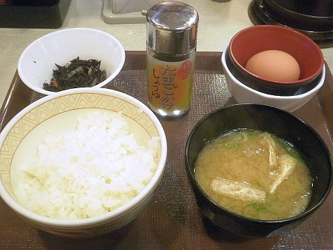 すき家のたまごかけごはん朝食