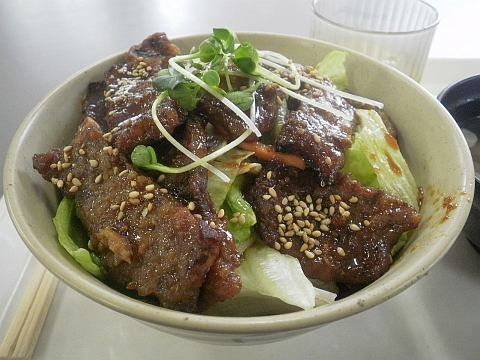 早稲田大学生協のオージービーフのおろし焼肉丼