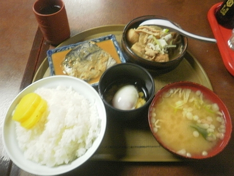 定食おかあちゃんのＡ定食(さば味噌煮、もつ煮込み)