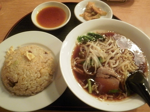 東北餃子房のラーメン餃子セット