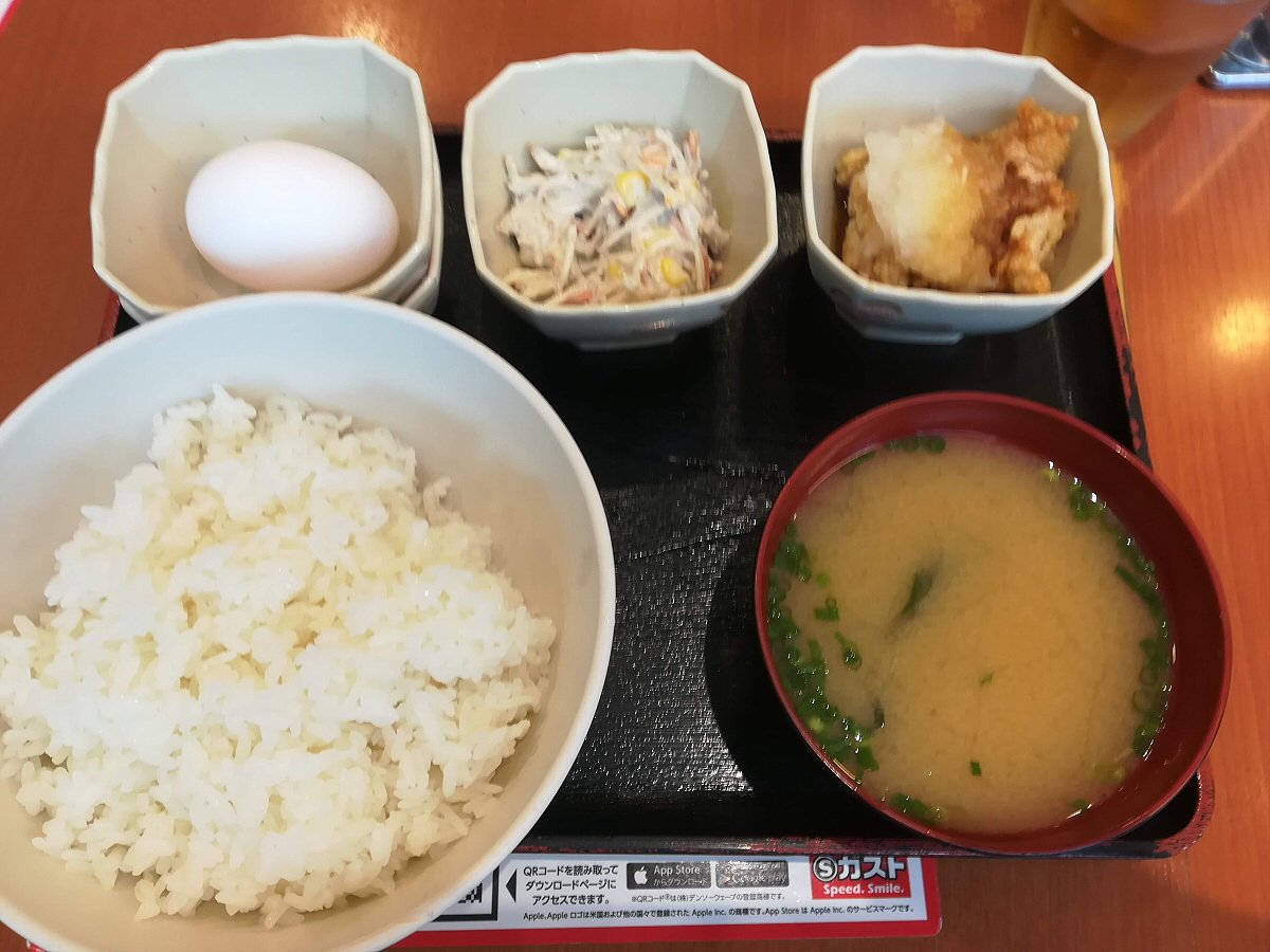 Sガストのお手軽朝定食(若鶏竜田)とごぼうサラダ