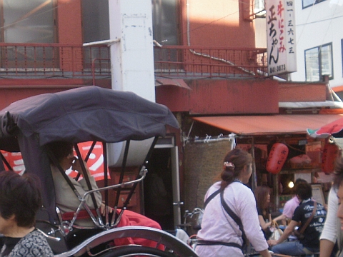 正ちゃんの前を走る人力車